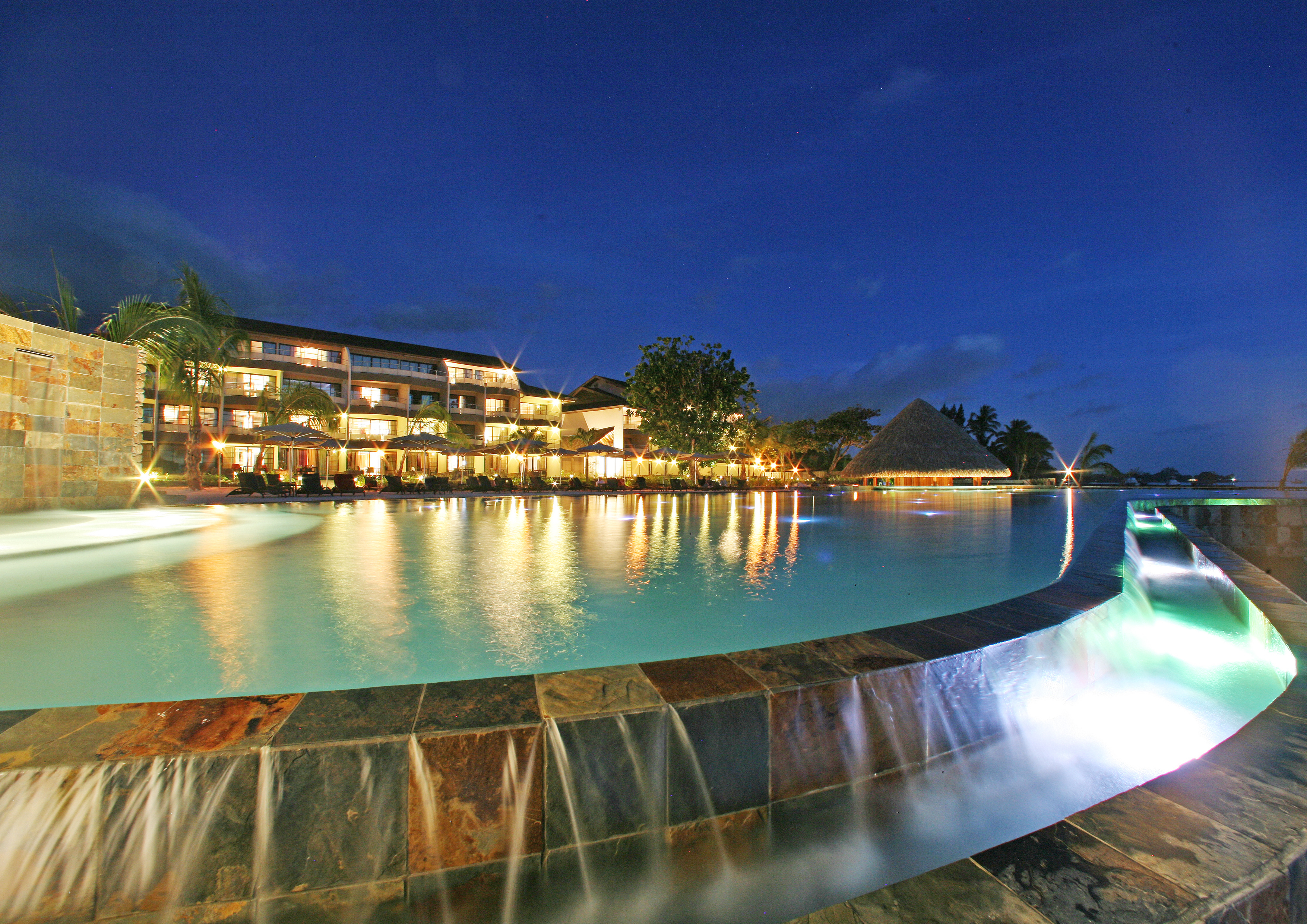 PPT%20Manava%20Suite%20Pool%20Greg%20Le%20Bacon%20Manava%20Suite%20Tahiti